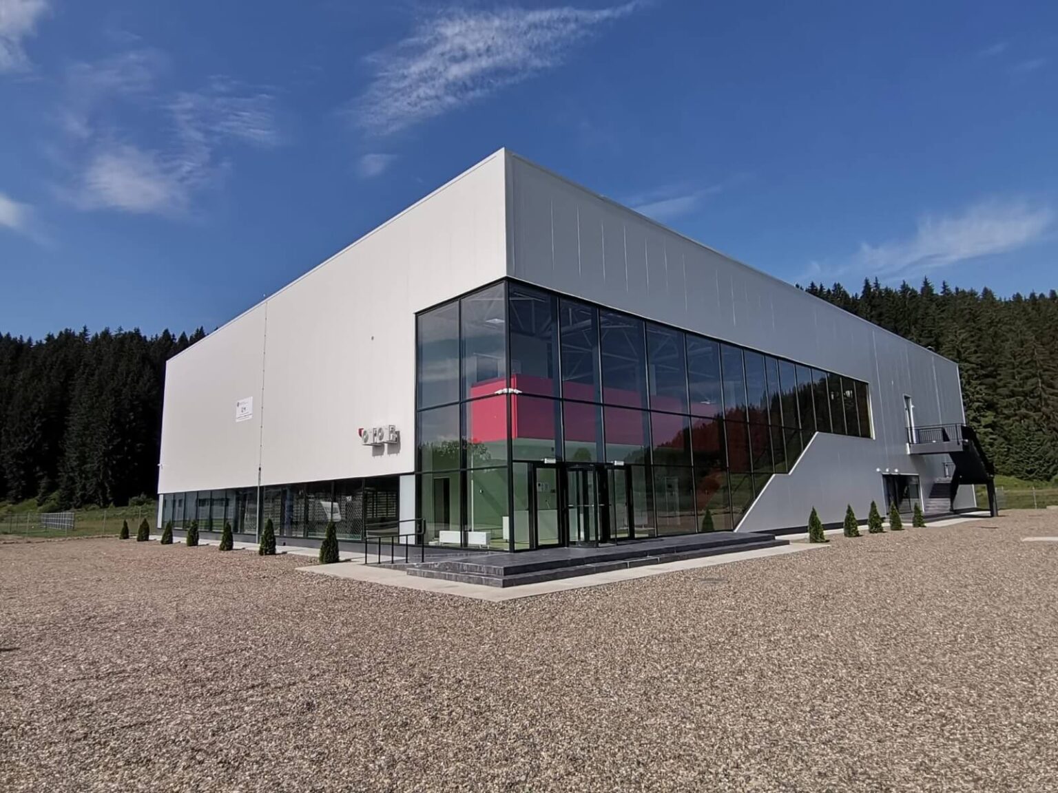 Cum să alegi furnizorul potrivit pentru hala ta industrială